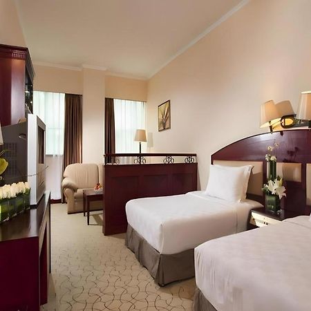 Catic Hotel--Adjacent Buliding Джухай Екстериор снимка