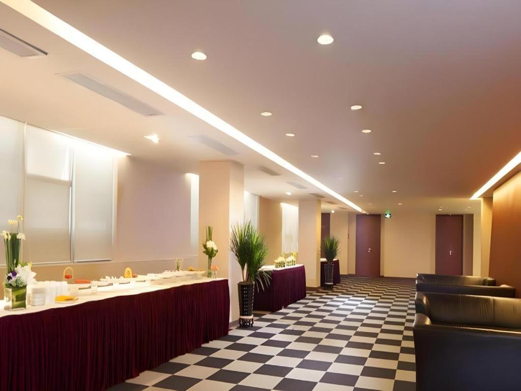 Catic Hotel--Adjacent Buliding Джухай Екстериор снимка
