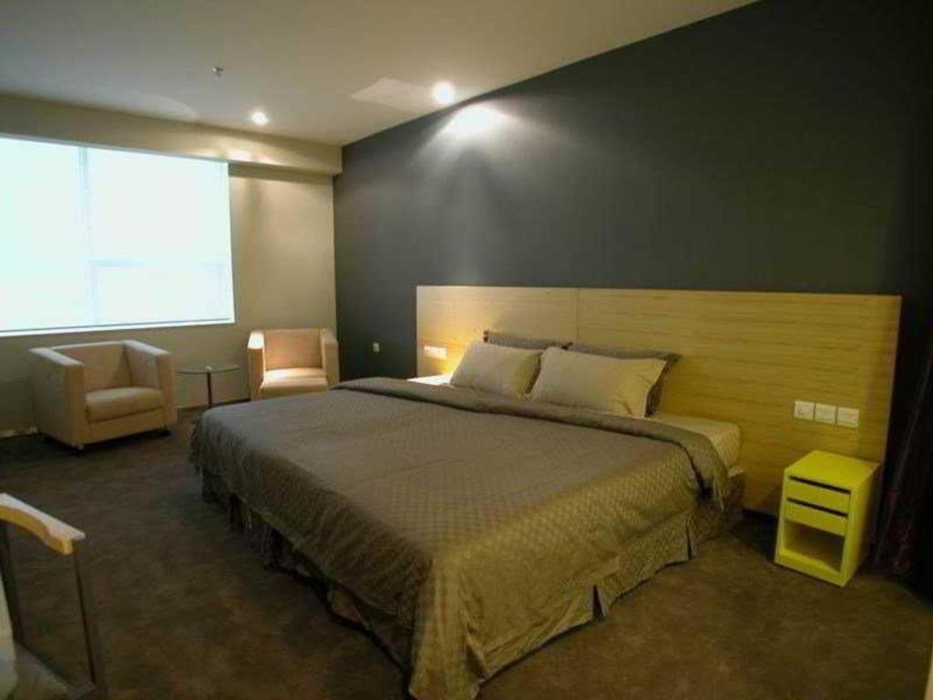 Catic Hotel--Adjacent Buliding Джухай Екстериор снимка