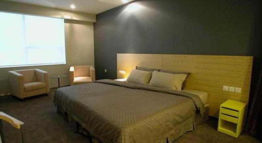 Catic Hotel--Adjacent Buliding Джухай Екстериор снимка