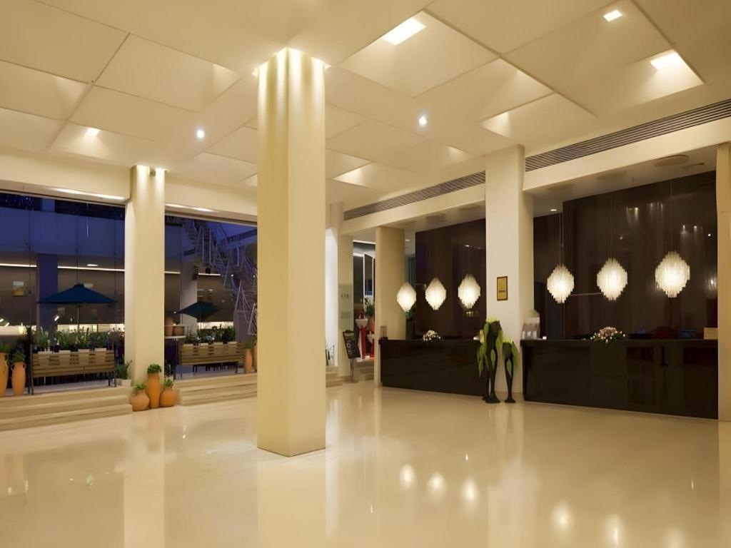 Catic Hotel--Adjacent Buliding Джухай Екстериор снимка